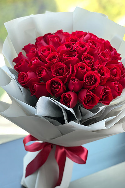 玫瑰花束︰代表著愛情、浪漫、敬意、崇敬、感謝... – You N Me Floral  