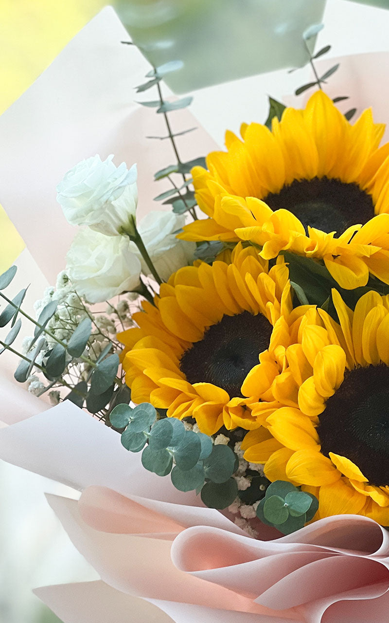 Sunflower bouquet: represents sunshine, loyalty, friendship