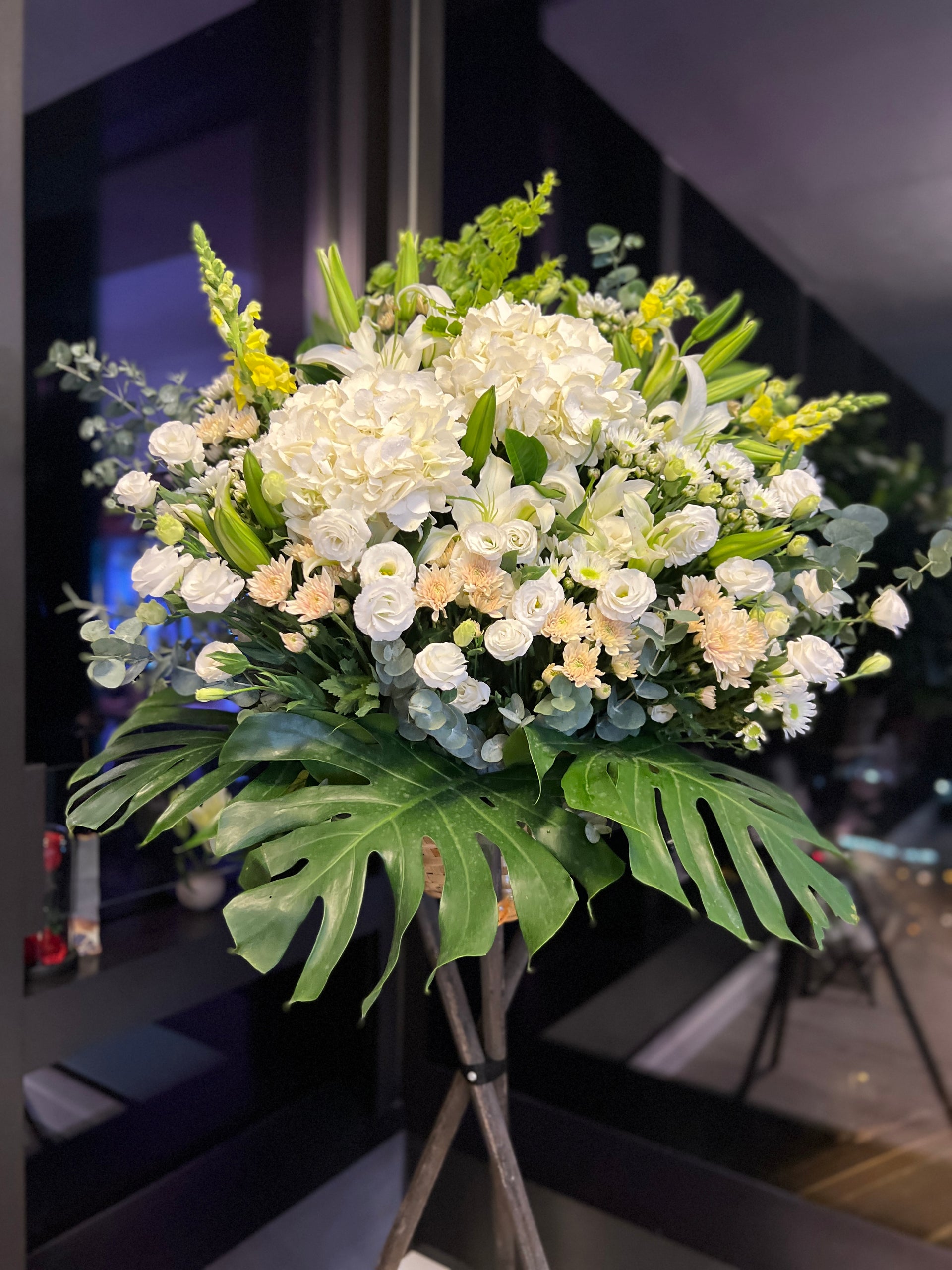 帛事花籃 悼念花牌 香港殯儀館免運費送花 You N Me Floral