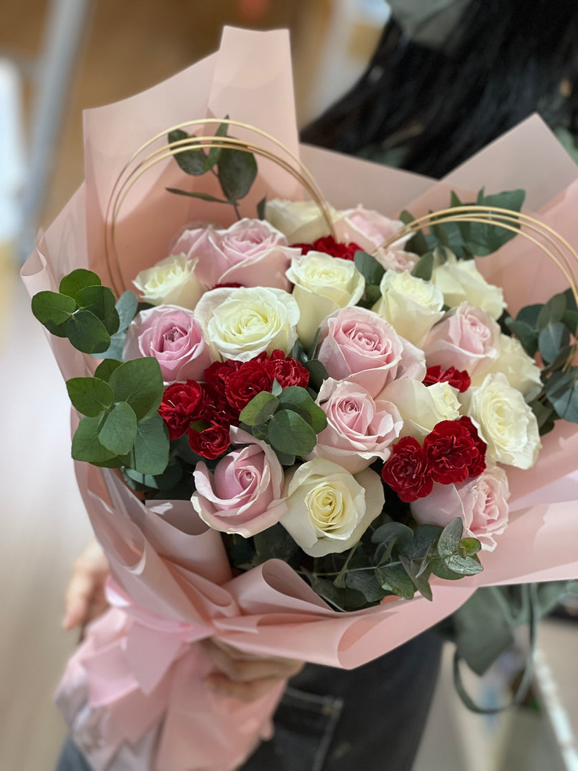 [Symphony of Love] 20 pink and white rose bouquets