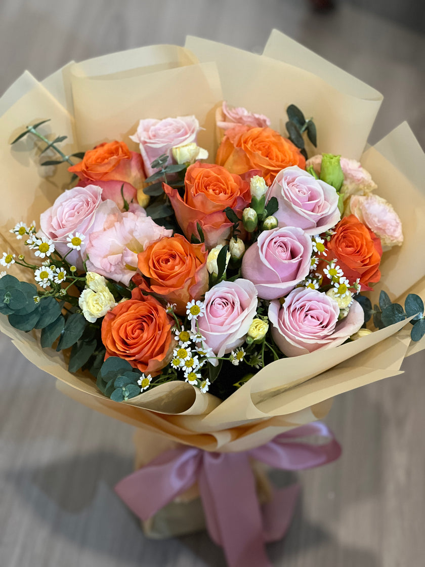 [Dance of Dawn] 12 two-color rose and lisianthus bouquet