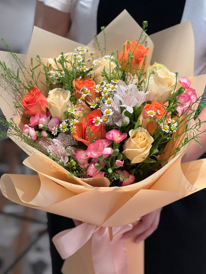 Dance of Dawn 10 Bi-Color Roses Alstroemeria Bouquet Birthday Flower HK