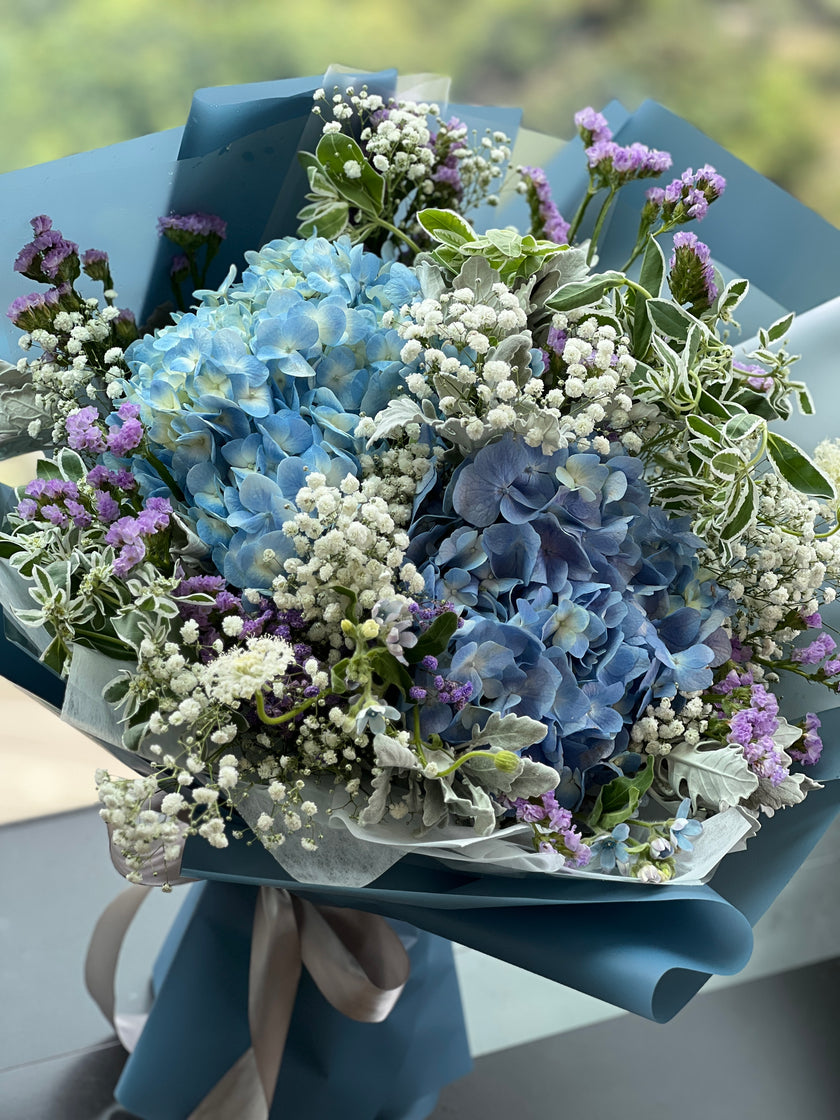 [Together] Dark and light blue hydrangea bouquet