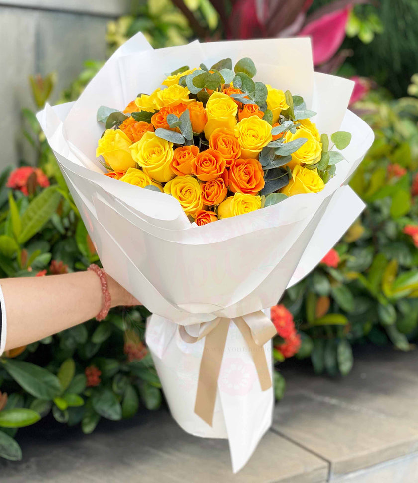 [Xinxin] 18 yellow and orange rose bouquets