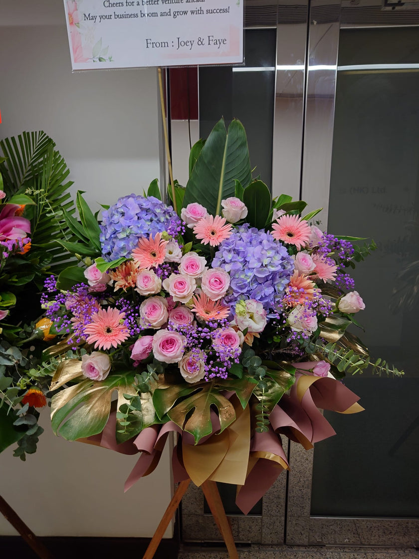 [Welcoming guests from all over the world] Hydrangea, rose and gerbera flower baskets