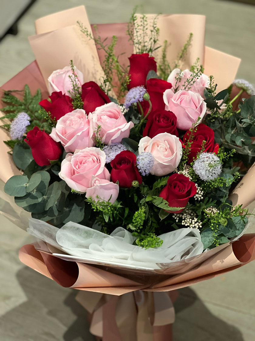 [Love Double Color] 18 red and pink double color rose bouquet
