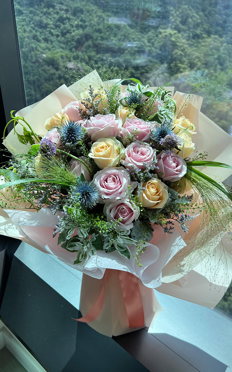 [Walking through life] 18 mixed color champagne pink rose bouquet
