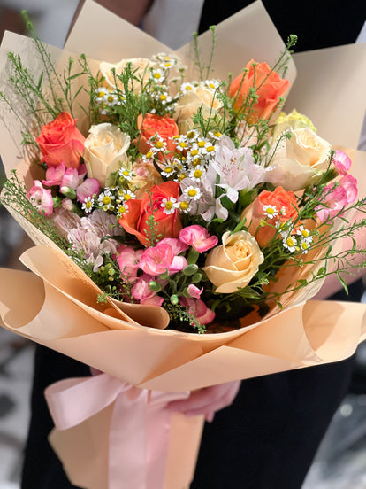 晨曦之舞 10枝雙色玫瑰小百合花束 生日送花 香港網上花店