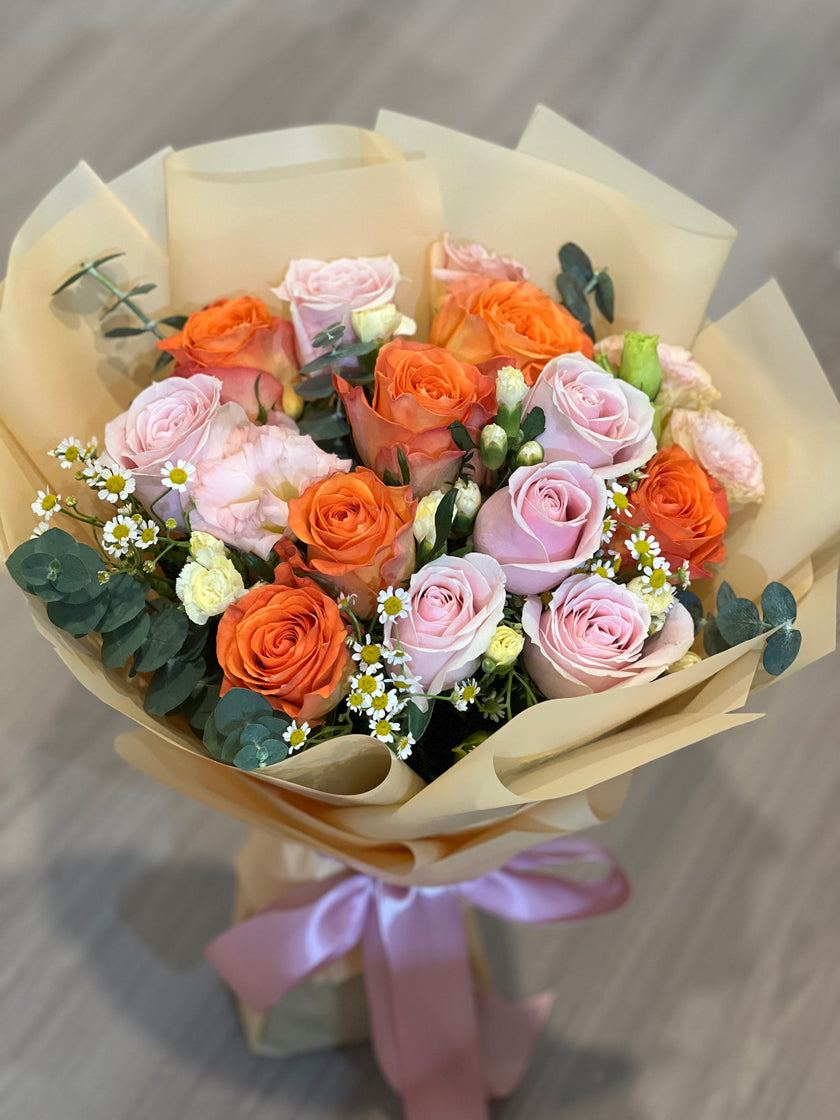 [Dance of Dawn] 12 two-color rose and lisianthus bouquet