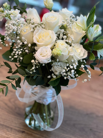 [ Pure Realm ] White Rose & Baby's Breath Vase Arrangement – Injecting Flawless Purity, Elegance, and Romance into Your Living Space