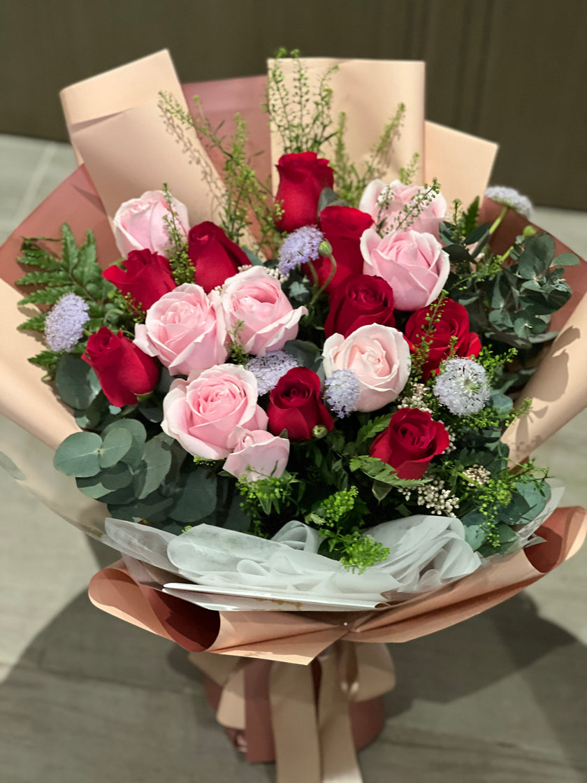 [Love Double Color] 18 red and pink double color rose bouquet