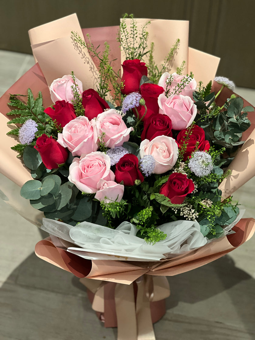 [Love Double Color] 18 red and pink double color rose bouquet