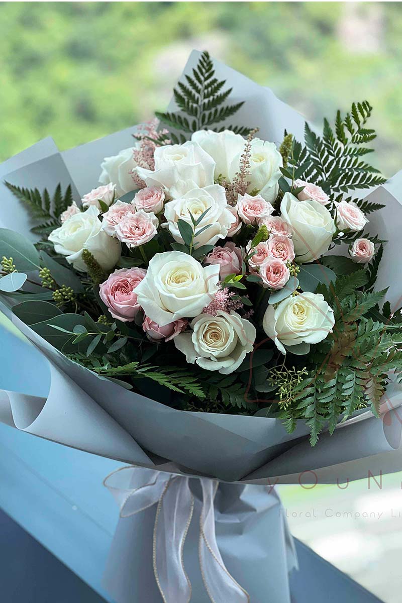 [Noble] 10 white rose bouquet