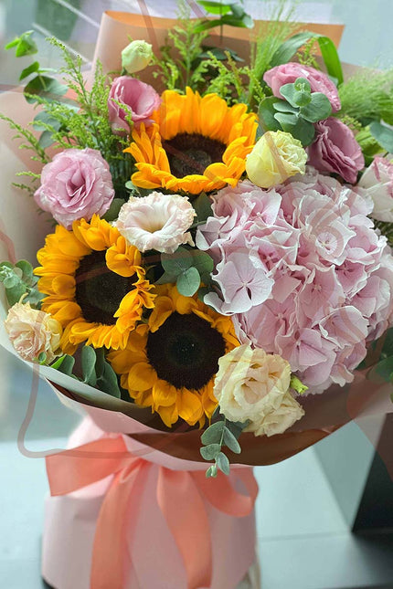 新一天 向日葵粉繡球畢業花束 消防海關結業送花 升職花束 香港花店