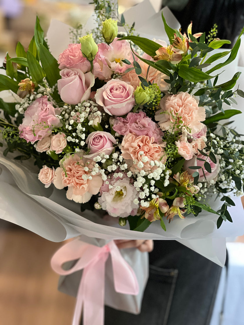 [Morning Whispers] Pink roses, Dutch carnations, lisianthus bouquet