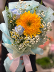 向陽啟航向日葵冰藍玫瑰畢業花束香港專業花藝師設計