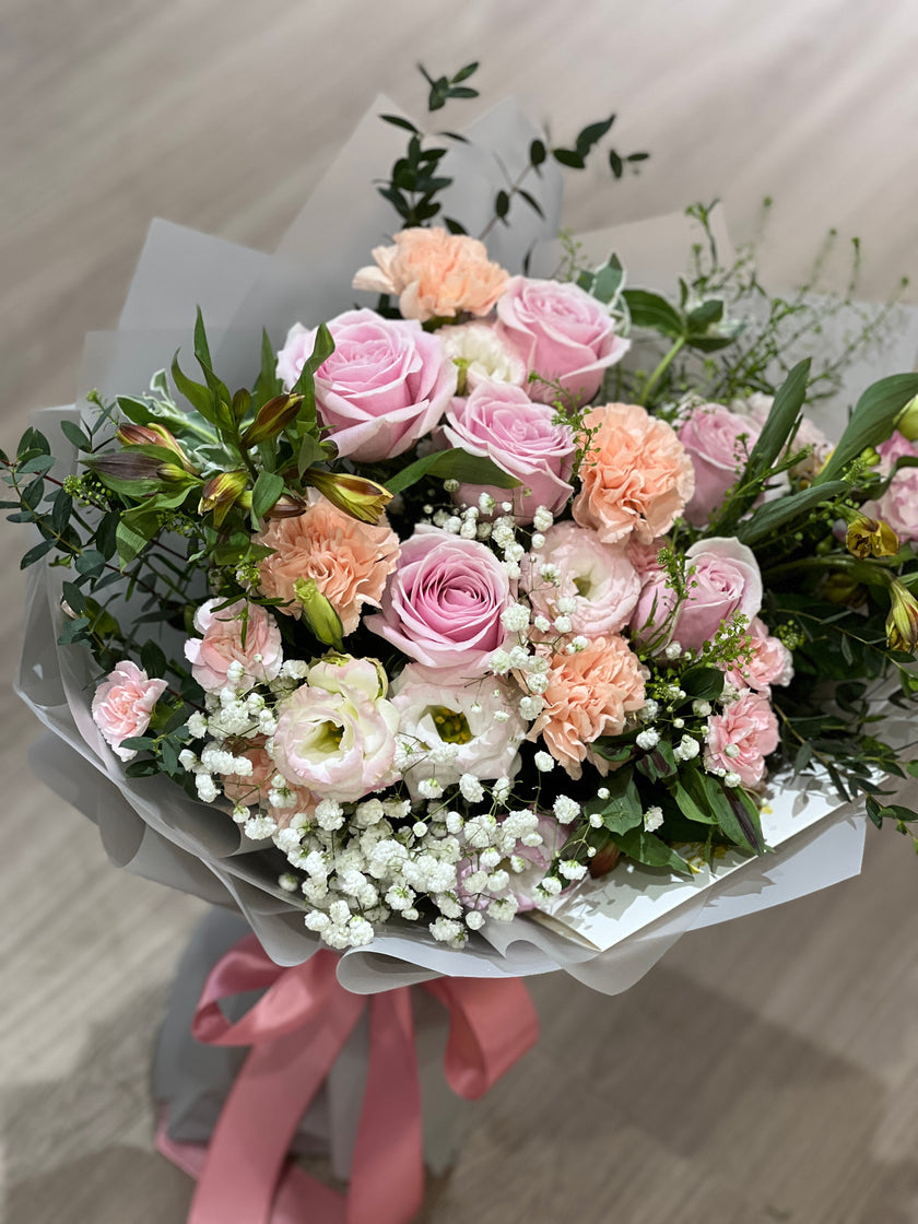 [Morning Whispers] Pink roses, Dutch carnations, lisianthus bouquet
