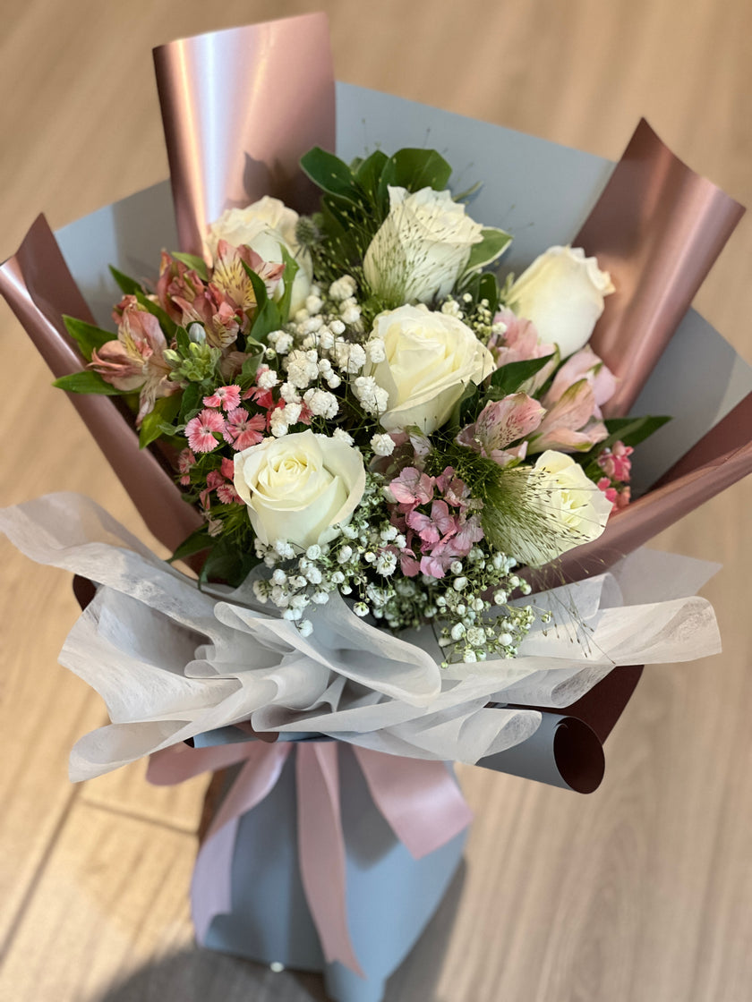 純白無瑕6枝白玫瑰花束香港專業花藝師設計