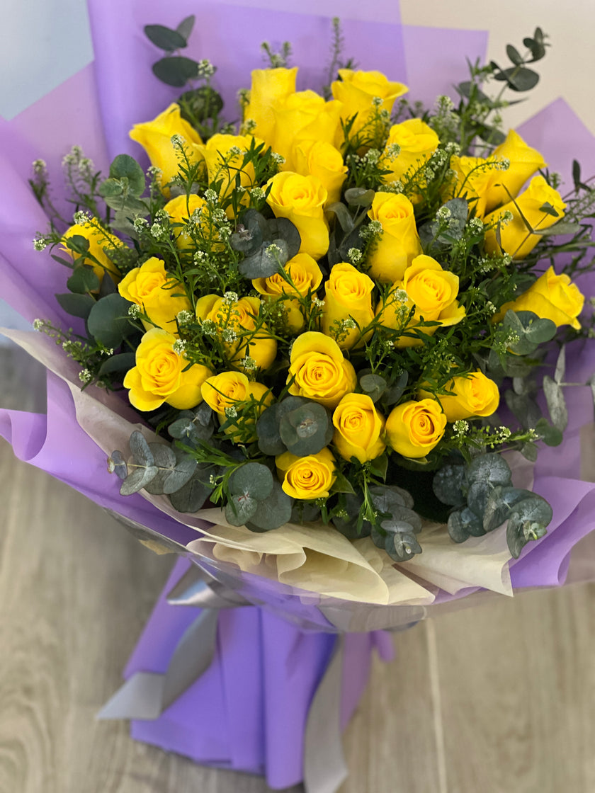 [The Little Pineapple Prince] 33 yellow rose bouquet B033