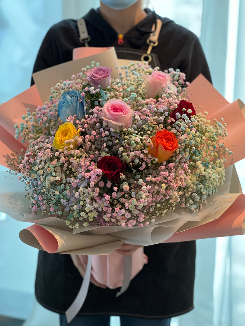 [Draw a colorful red] 8 random roses and baby's breath bouquet