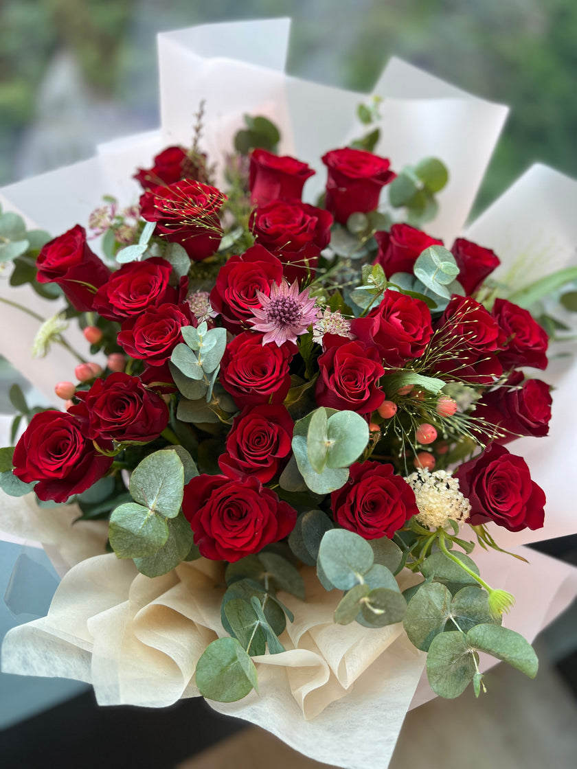 [Surrounded by Love] 23 red rose bouquet