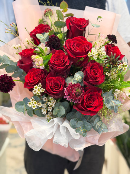 [Red Lotus Wish] Valentine's Day Bouquet of 10 Ecuadorian Red Roses and Lilies