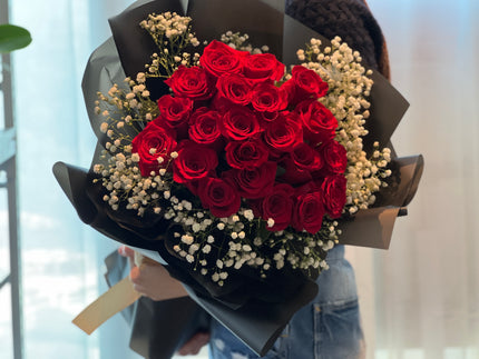 [Eternal Love] Valentine's Day Bouquet of 20 Ecuadorian Red Roses and Baby's Breath