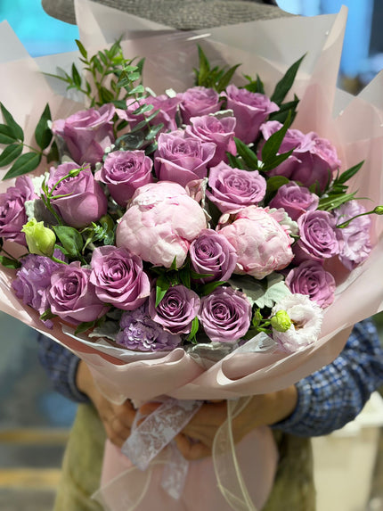 【紫金盛放】粉牡丹與奢華紫玫瑰蕾絲藝術花束